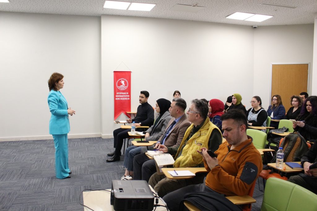 Eğitim Teknolojileri Alt Çalışma Grubu Üyemiz Dr. Öğr. Gör. Sema Gül “Üretken Yapay Zekâ Araçlarının Literatür Taramasında Kullanım Biçimleri” Konulu Sunum Gerçekleştirdi